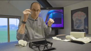 Michael mit RayBanMeta Display und Verpackung